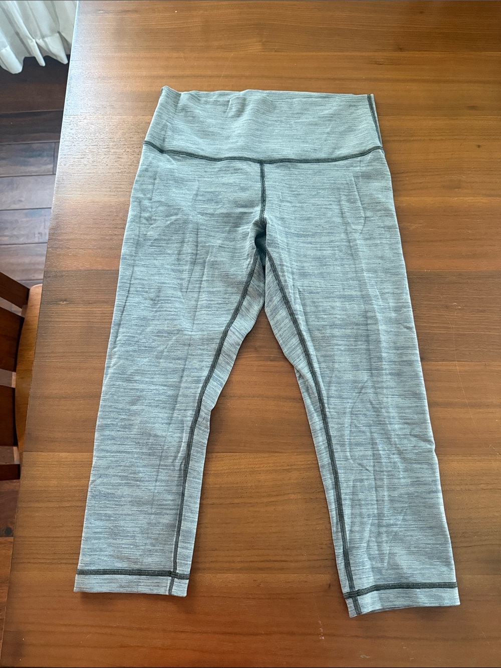 Lululemon heathered green crop leggings, size 10